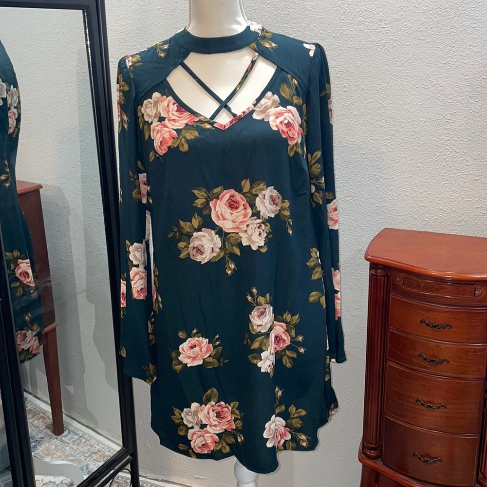 NWT Long bell sleeve keyhole mini dress with pockets